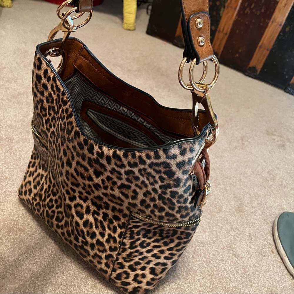 Med size Leopard print tote/shoulder bag by Jen & Co